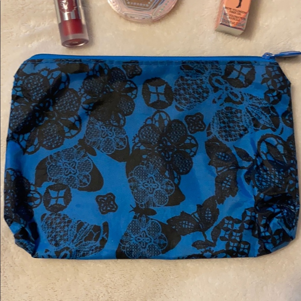 Make up Bundle - Picture 2 of 3